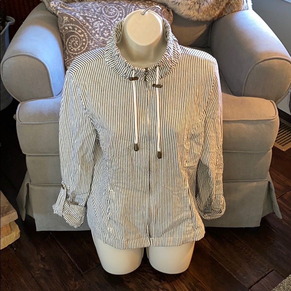 Live A Little Womens M Mid Sleeved Top